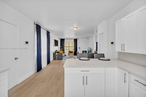 Villa ou maison à vendre à Miami, Floride: 3 chambres, 122.82 m2 № 1980918 - photo 21