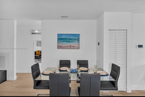 Villa ou maison à vendre à Miami, Floride: 3 chambres, 122.82 m2 № 1980918 - photo 19