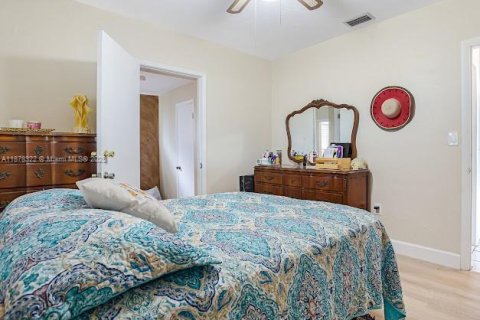 House in Miami Gardens, Florida 4 bedrooms, 141.12 sq.m. № 1923357 - photo 30