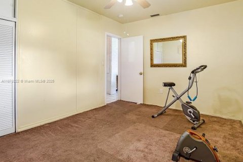 House in Miami Gardens, Florida 4 bedrooms, 141.12 sq.m. № 1923357 - photo 28