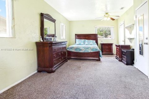 House in Miami Gardens, Florida 4 bedrooms, 141.12 sq.m. № 1923357 - photo 20