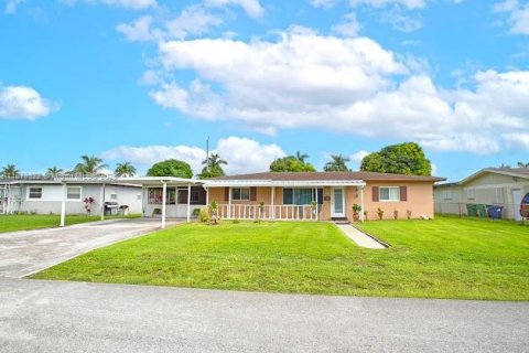 House in Miami Gardens, Florida 4 bedrooms, 141.12 sq.m. № 1923357 - photo 7