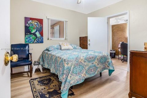 House in Miami Gardens, Florida 4 bedrooms, 141.12 sq.m. № 1923357 - photo 29