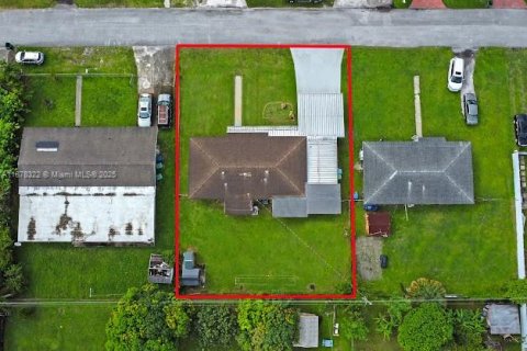 House in Miami Gardens, Florida 4 bedrooms, 141.12 sq.m. № 1923357 - photo 3