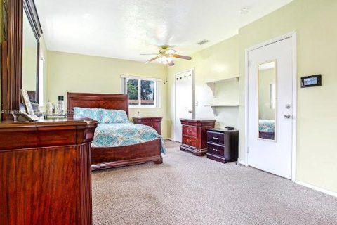 House in Miami Gardens, Florida 4 bedrooms, 141.12 sq.m. № 1923357 - photo 21