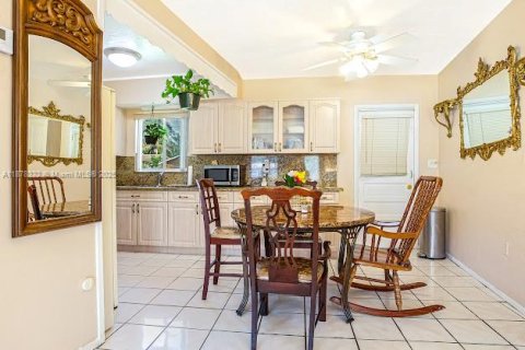 House in Miami Gardens, Florida 4 bedrooms, 141.12 sq.m. № 1923357 - photo 13