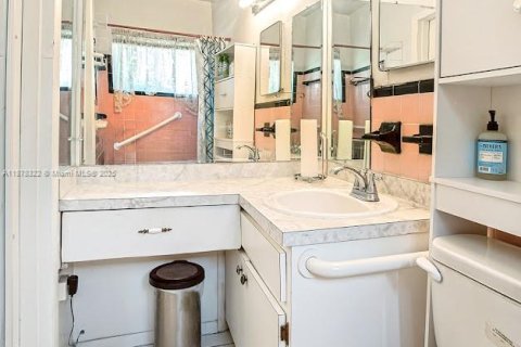 House in Miami Gardens, Florida 4 bedrooms, 141.12 sq.m. № 1923357 - photo 26