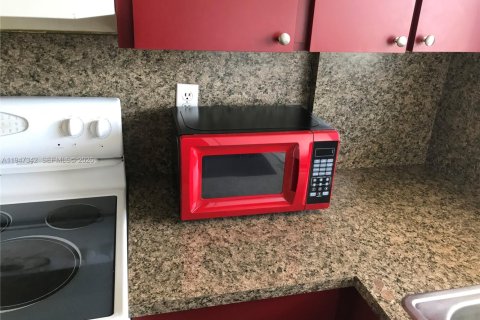 Снять в аренду кондоминиум в Норт-Бей-Виллидж, Флорида 1 спальня, 57.6м2, № 2006009 - фото 4