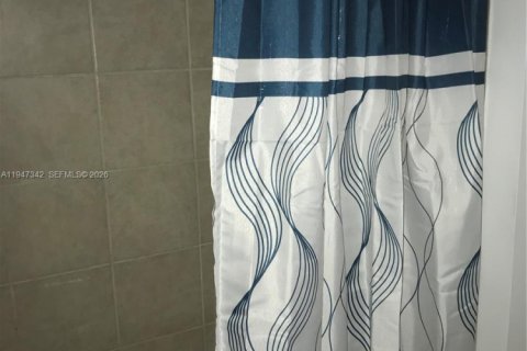 Снять в аренду кондоминиум в Норт-Бей-Виллидж, Флорида 1 спальня, 57.6м2, № 2006009 - фото 11