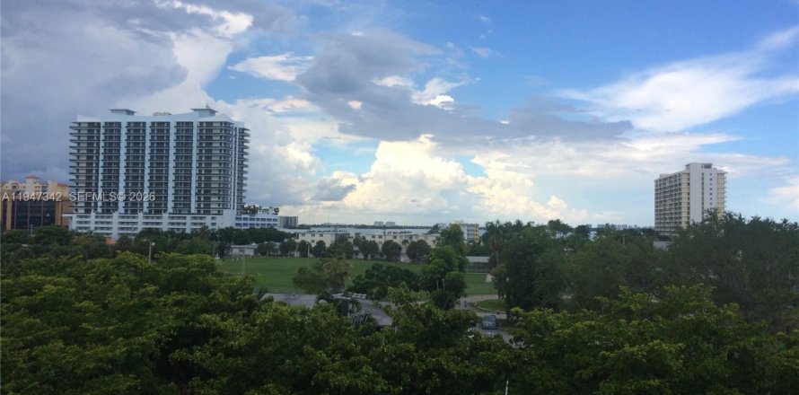 Кондоминиум с 1 спальней в Норт-Бей-Виллидж, Флорида № 2006009