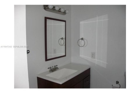 Снять в аренду кондоминиум в Норт-Бей-Виллидж, Флорида 1 спальня, 57.6м2, № 2006009 - фото 10