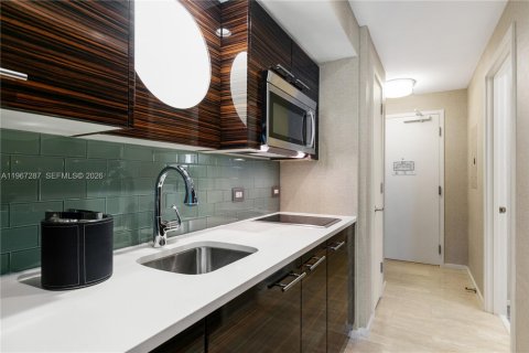 Condo in Fort Lauderdale, Florida  № 2029584 - photo 10