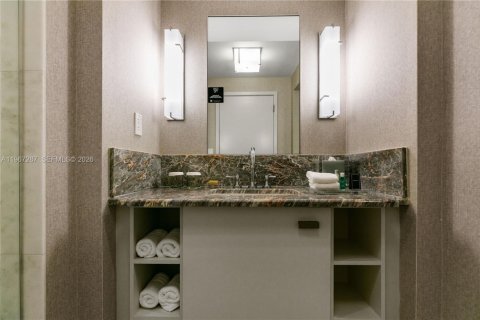 Condo in Fort Lauderdale, Florida  № 2029584 - photo 12