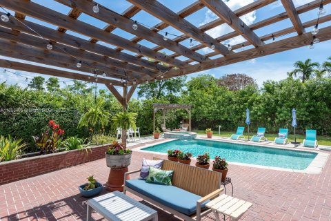 House in Palmetto Bay, Florida 4 bedrooms, 222.41 sq.m. № 1954029 - photo 23