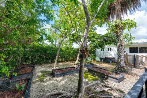 House in Palmetto Bay, Florida 4 bedrooms, 222.41 sq.m. № 1954029 - photo 27