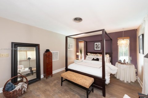 House in Palmetto Bay, Florida 4 bedrooms, 222.41 sq.m. № 1954029 - photo 13