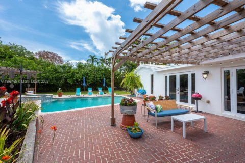 House in Palmetto Bay, Florida 4 bedrooms, 222.41 sq.m. № 1954029 - photo 24