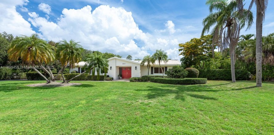 House in Palmetto Bay, Florida 4 bedrooms, 222.41 sq.m. № 1954029