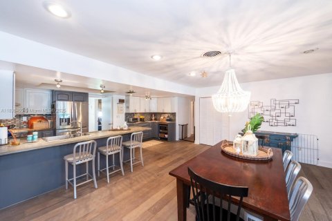 House in Palmetto Bay, Florida 4 bedrooms, 222.41 sq.m. № 1954029 - photo 8