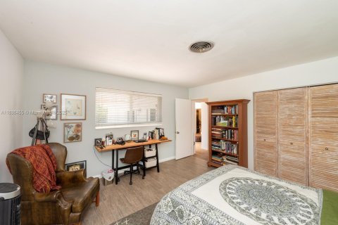 House in Palmetto Bay, Florida 4 bedrooms, 222.41 sq.m. № 1954029 - photo 16