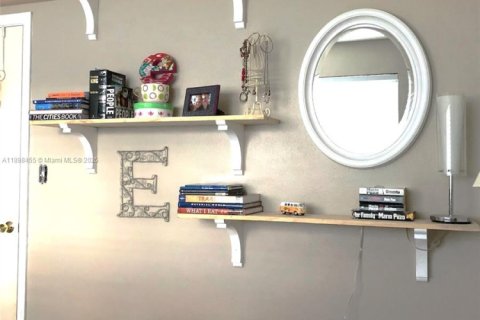 House in Palmetto Bay, Florida 4 bedrooms, 222.41 sq.m. № 1954029 - photo 19