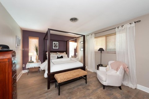 House in Palmetto Bay, Florida 4 bedrooms, 222.41 sq.m. № 1954029 - photo 12