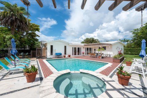 House in Palmetto Bay, Florida 4 bedrooms, 222.41 sq.m. № 1954029 - photo 22