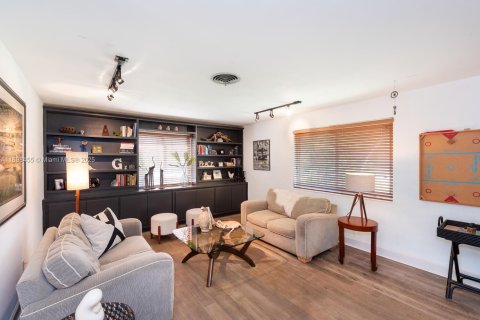 House in Palmetto Bay, Florida 4 bedrooms, 222.41 sq.m. № 1954029 - photo 5