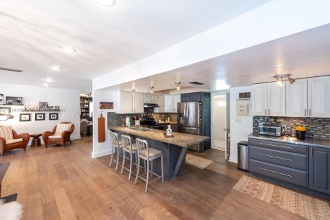 House in Palmetto Bay, Florida 4 bedrooms, 222.41 sq.m. № 1954029 - photo 7