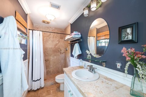 House in Palmetto Bay, Florida 4 bedrooms, 222.41 sq.m. № 1954029 - photo 14