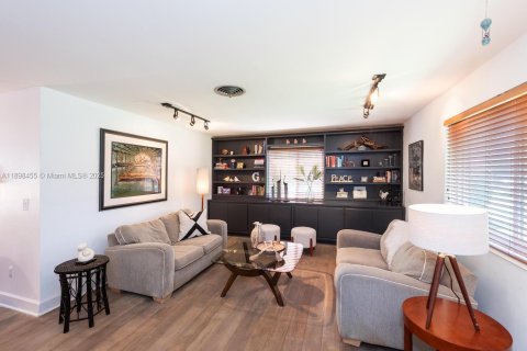 House in Palmetto Bay, Florida 4 bedrooms, 222.41 sq.m. № 1954029 - photo 4