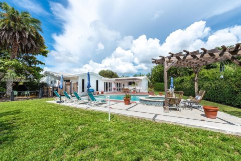 House in Palmetto Bay, Florida 4 bedrooms, 222.41 sq.m. № 1954029 - photo 26