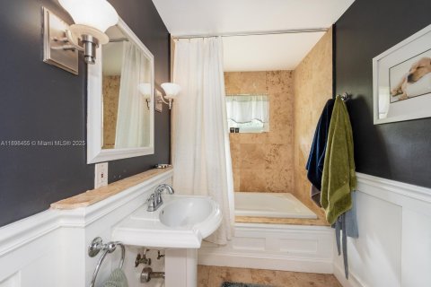 House in Palmetto Bay, Florida 4 bedrooms, 222.41 sq.m. № 1954029 - photo 20