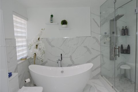 Casa en venta en Miramar, Florida, 3 dormitorios, 169.83 m2 № 1898167 - foto 23