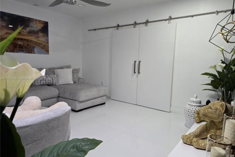 Casa en venta en Miramar, Florida, 3 dormitorios, 169.83 m2 № 1898167 - foto 16