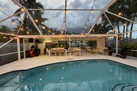 Casa en venta en Miramar, Florida, 3 dormitorios, 169.83 m2 № 1898167 - foto 1