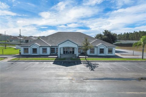 Immobilier commercial à Davenport, Floride 706.06 m2 № 2324974