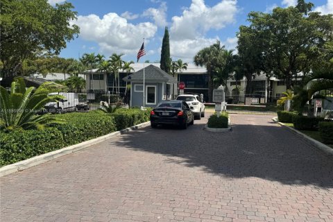 Appartement à louer à Miami, Floride: 1 chambre, 60.39 m2 № 1983410 - photo 2