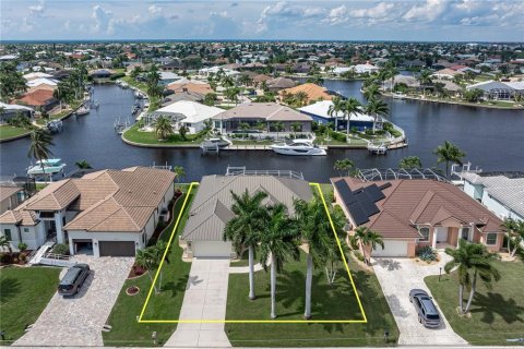 Villa ou maison à vendre à Punta Gorda, Floride: 3 chambres, 196.95 m2 № 2415584 - photo 2