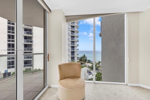 Copropriété à louer à Sunny Isles Beach, Floride: 2 chambres, 156.08 m2 № 1923568 - photo 15
