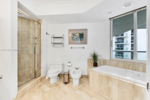 Copropriété à louer à Sunny Isles Beach, Floride: 2 chambres, 156.08 m2 № 1923568 - photo 17