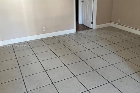 Снять в аренду квартиру в Холливуд, Флорида 2 спальни, 91.97м2, № 2023214 - фото 6