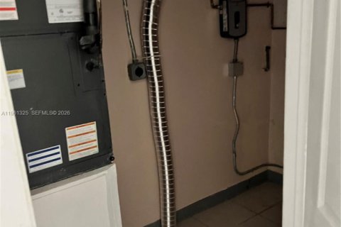 Снять в аренду квартиру в Холливуд, Флорида 2 спальни, 91.97м2, № 2023214 - фото 8