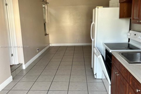 Снять в аренду квартиру в Холливуд, Флорида 2 спальни, 91.97м2, № 2023214 - фото 4