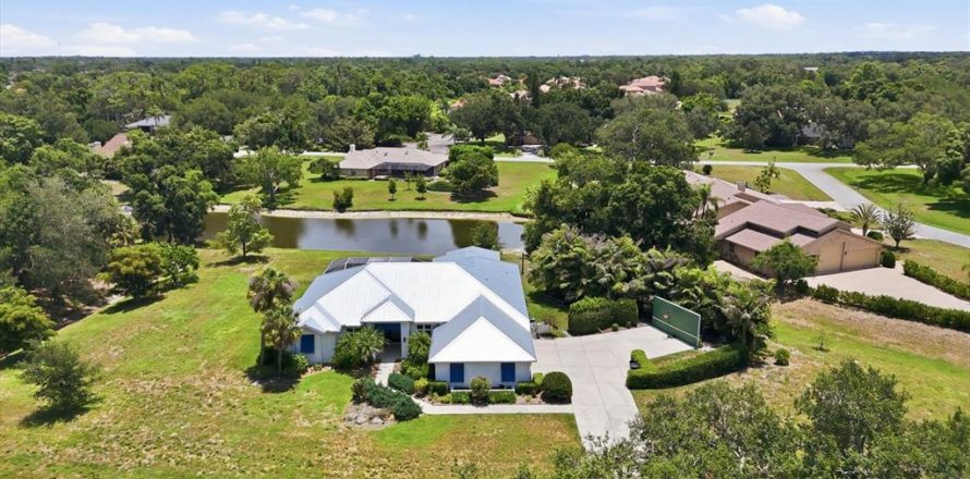 House in Sarasota, Florida 4 bedrooms, 275.18 sq.m. № 2195922