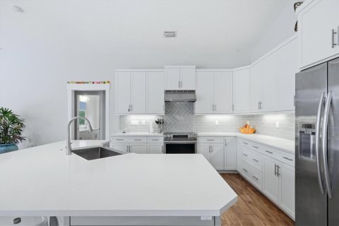 House in Sarasota, Florida 4 bedrooms, 275.18 sq.m. № 2195922 - photo 15