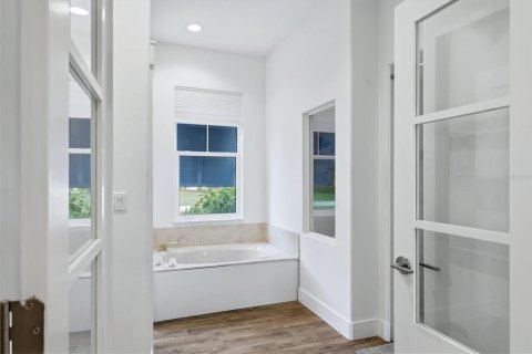 House in Sarasota, Florida 4 bedrooms, 275.18 sq.m. № 2195922 - photo 25