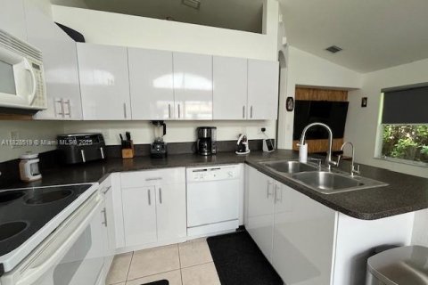 House in Homestead, Florida 3 bedrooms, 138.8 sq.m. № 1800691 - photo 28