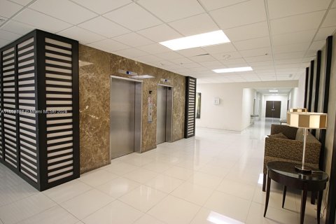 Купить кондоминиум в Майами-Бич, Флорида 2 спальни, 101.08м2, № 1888342 - фото 30