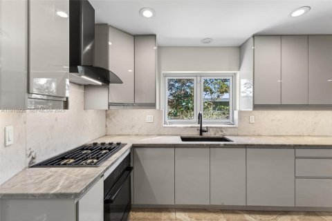 Casa en venta en Pompano Beach, Florida, 4 dormitorios, 250.84 m2 № 1983939 - foto 29